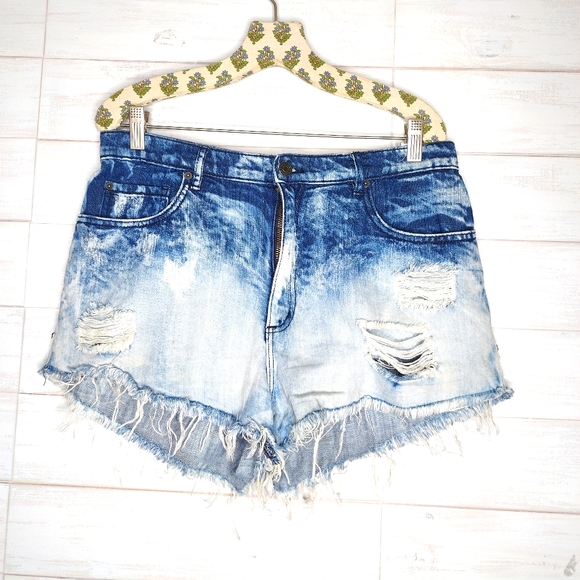 Garage acid wash denim jean shorts! Brand new - Picture 4 of 9
